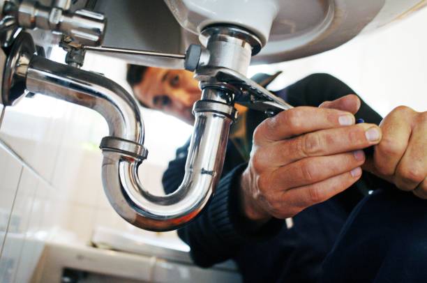 Best Clogged Drain Plumber  in Redway, CA